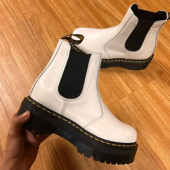 Doc Martens 2976 Quad Platform Chelsea Boot. NWOT. White size 7, fit like 8 - Picture 5 of 7